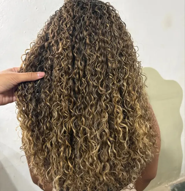 Trabalho de Mel Cachos | Cabeleireira