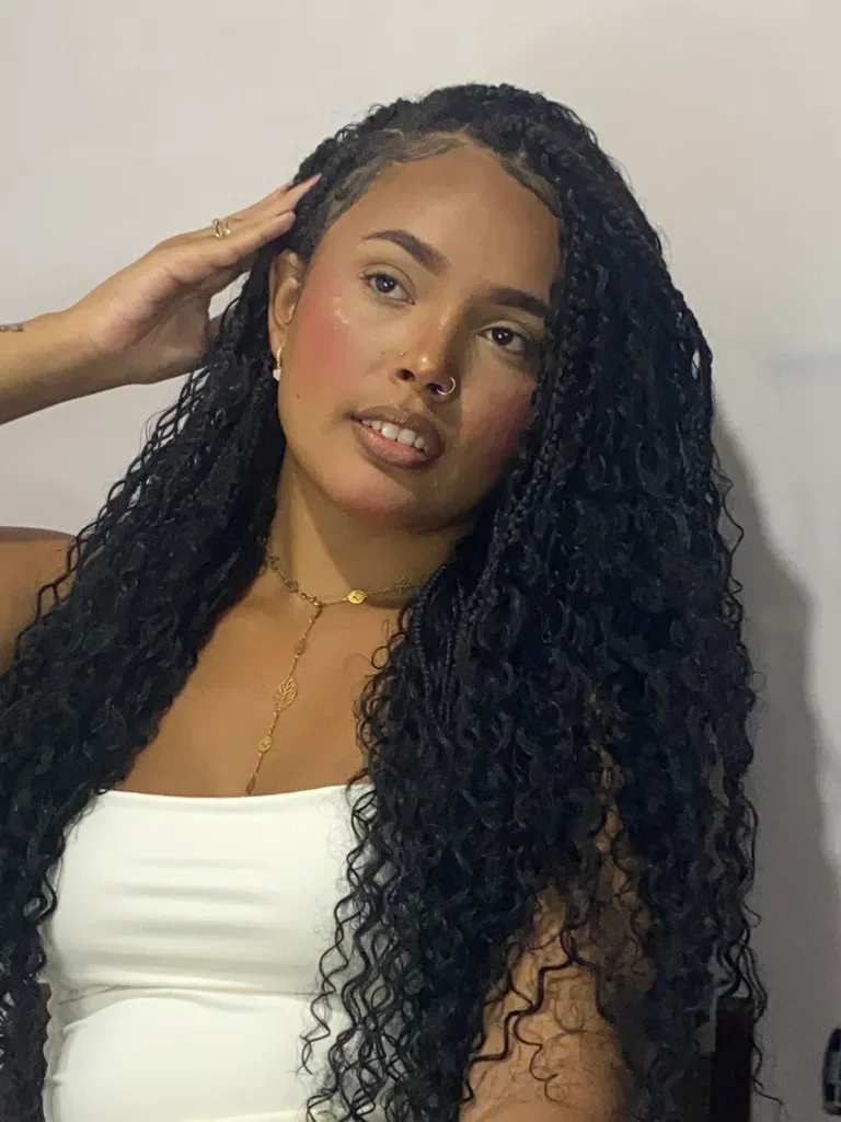 Marcela Melo | Trancista e Maquiadora