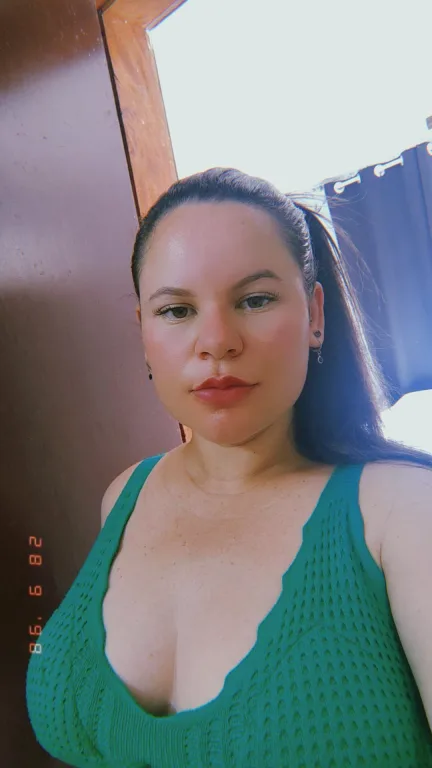 Aline unhas